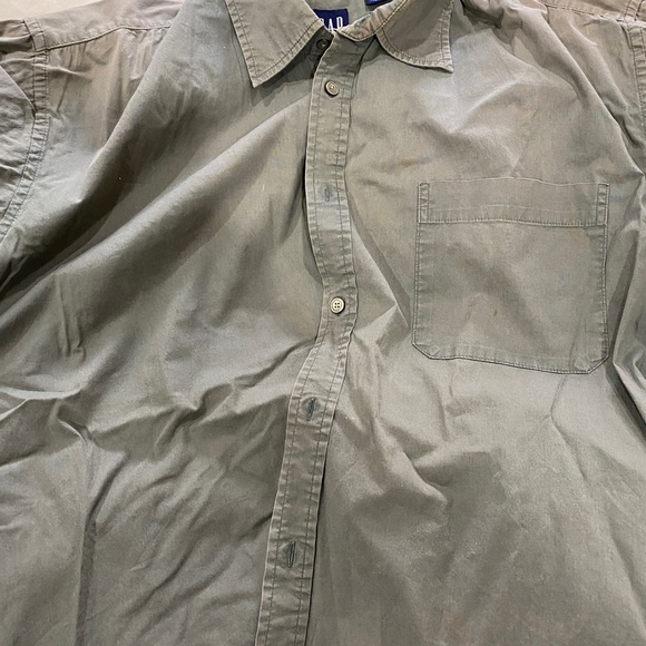 Stretchy xl in Olive drab. Gap quality short sleeve. - Picture 2 of 4